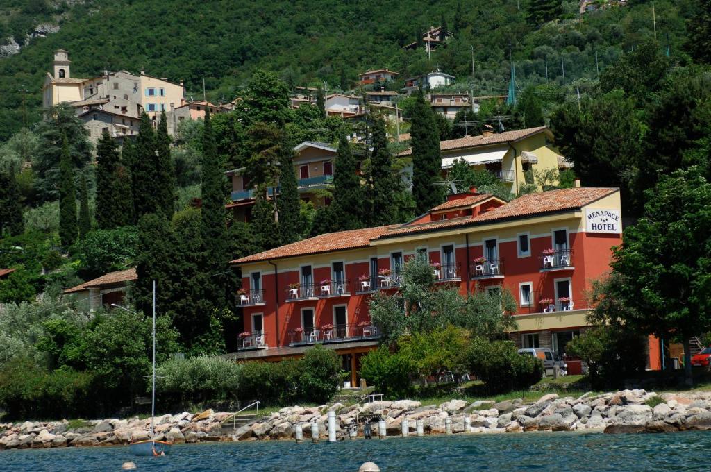 Hotel Menapace Torri Del Benaco Exterior photo